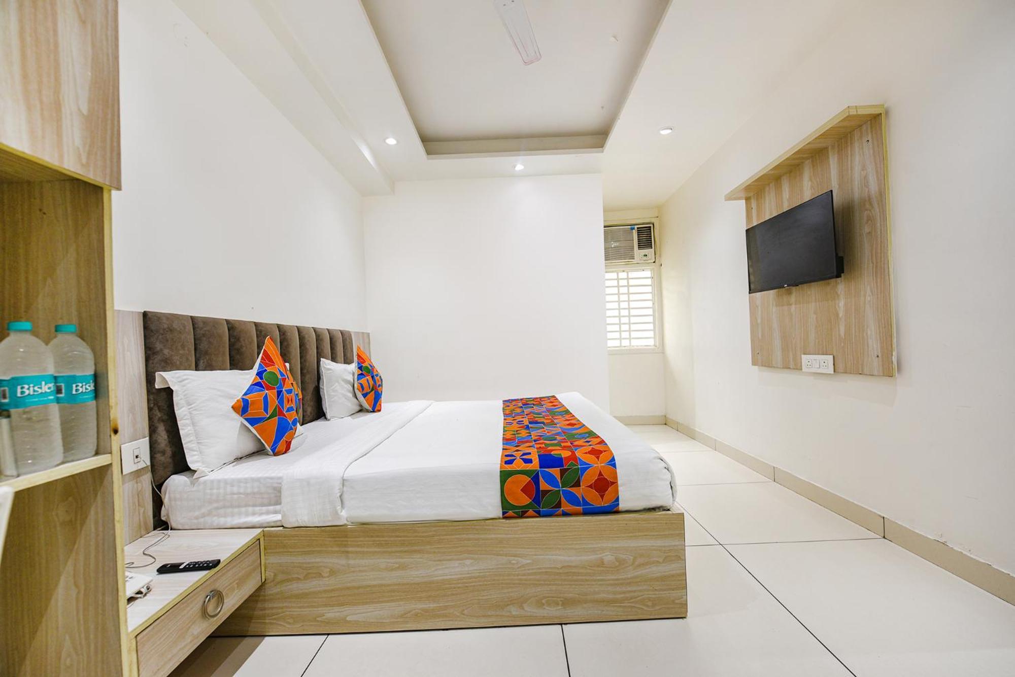 Fabhotel Luxury Inn Near Adarsh Nagar Metro เดลี ภายนอก รูปภาพ